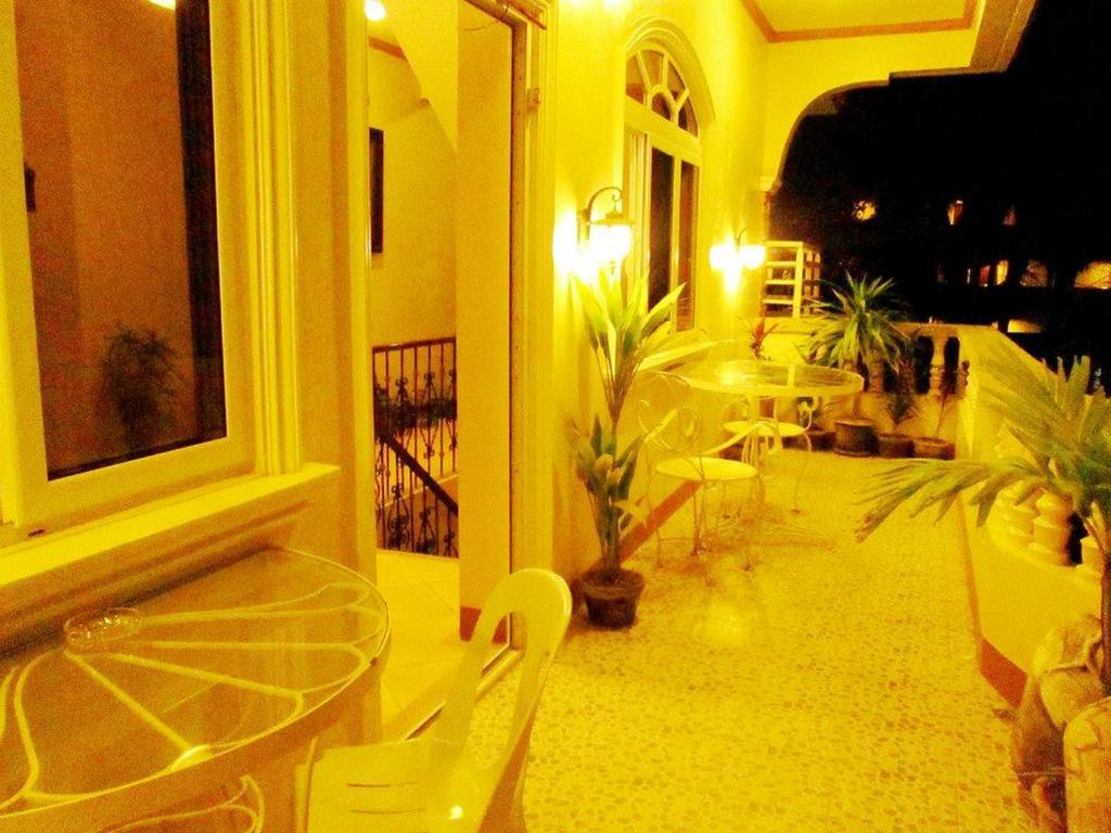Casa D' Estrella Apartelle Balabag  Esterno foto