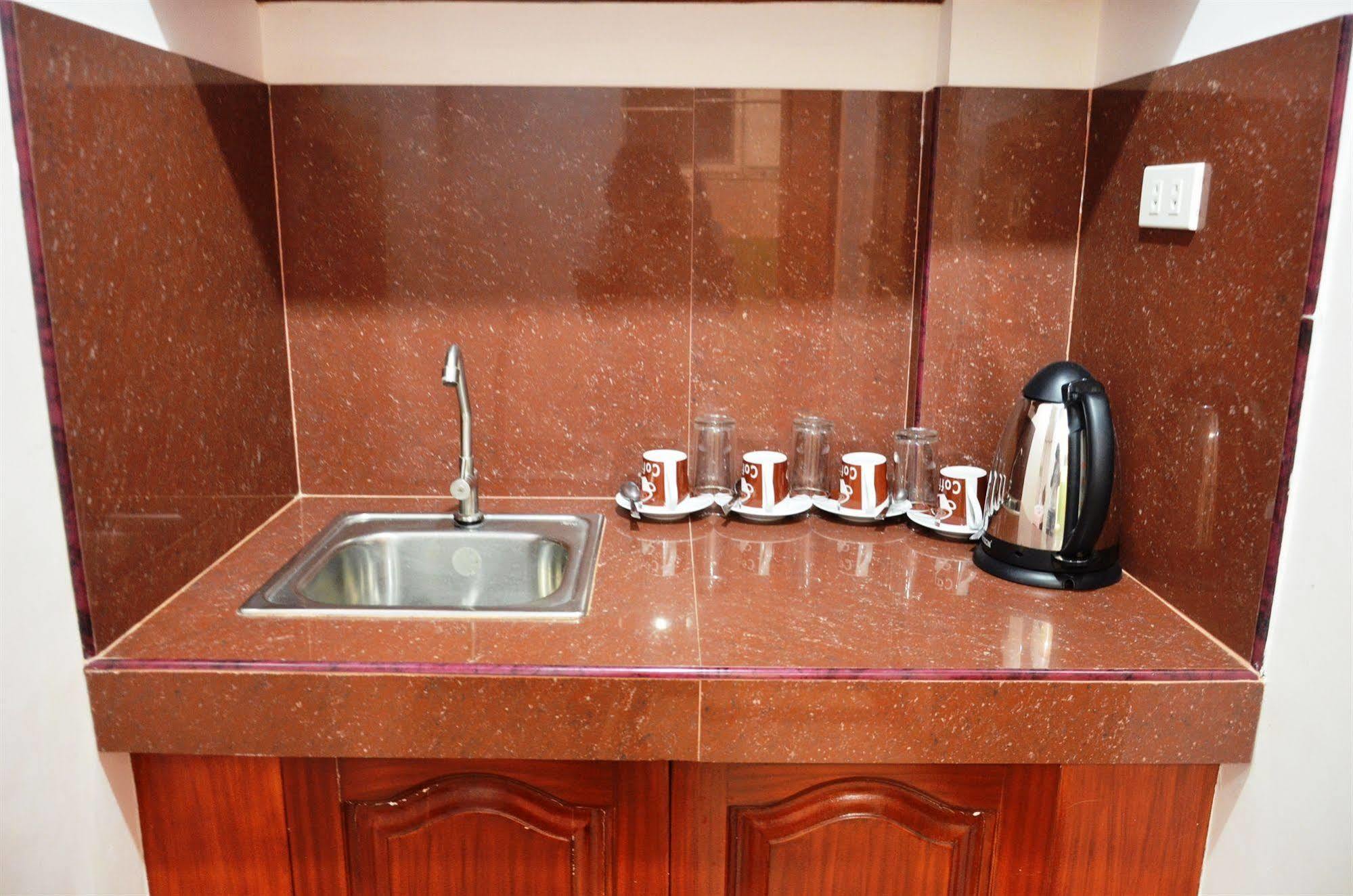 Casa D' Estrella Apartelle Balabag  Esterno foto