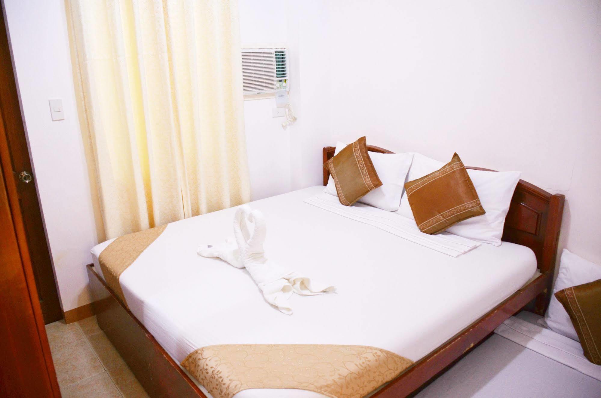 Casa D' Estrella Apartelle Balabag  Esterno foto