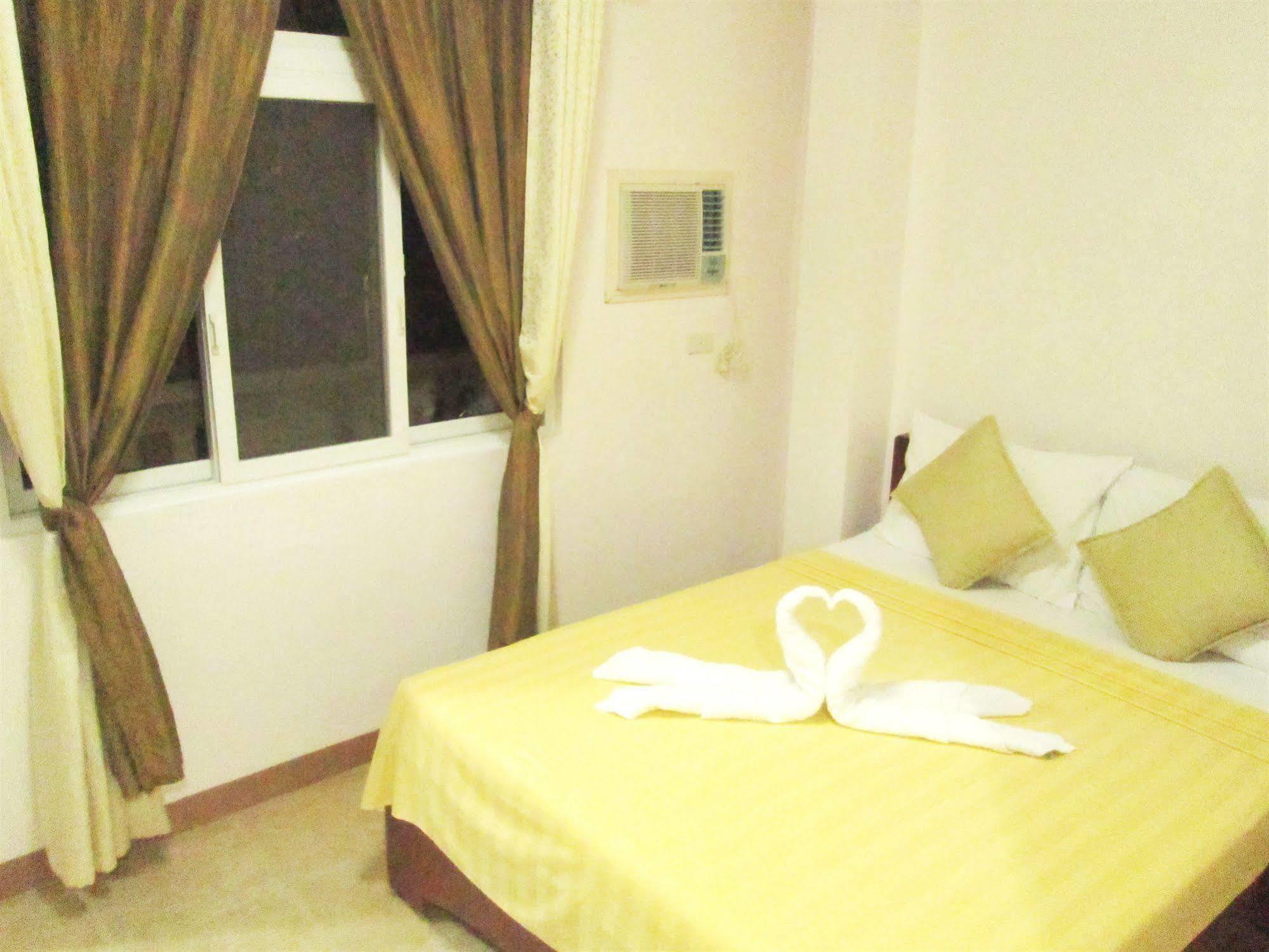 Casa D' Estrella Apartelle Balabag  Esterno foto