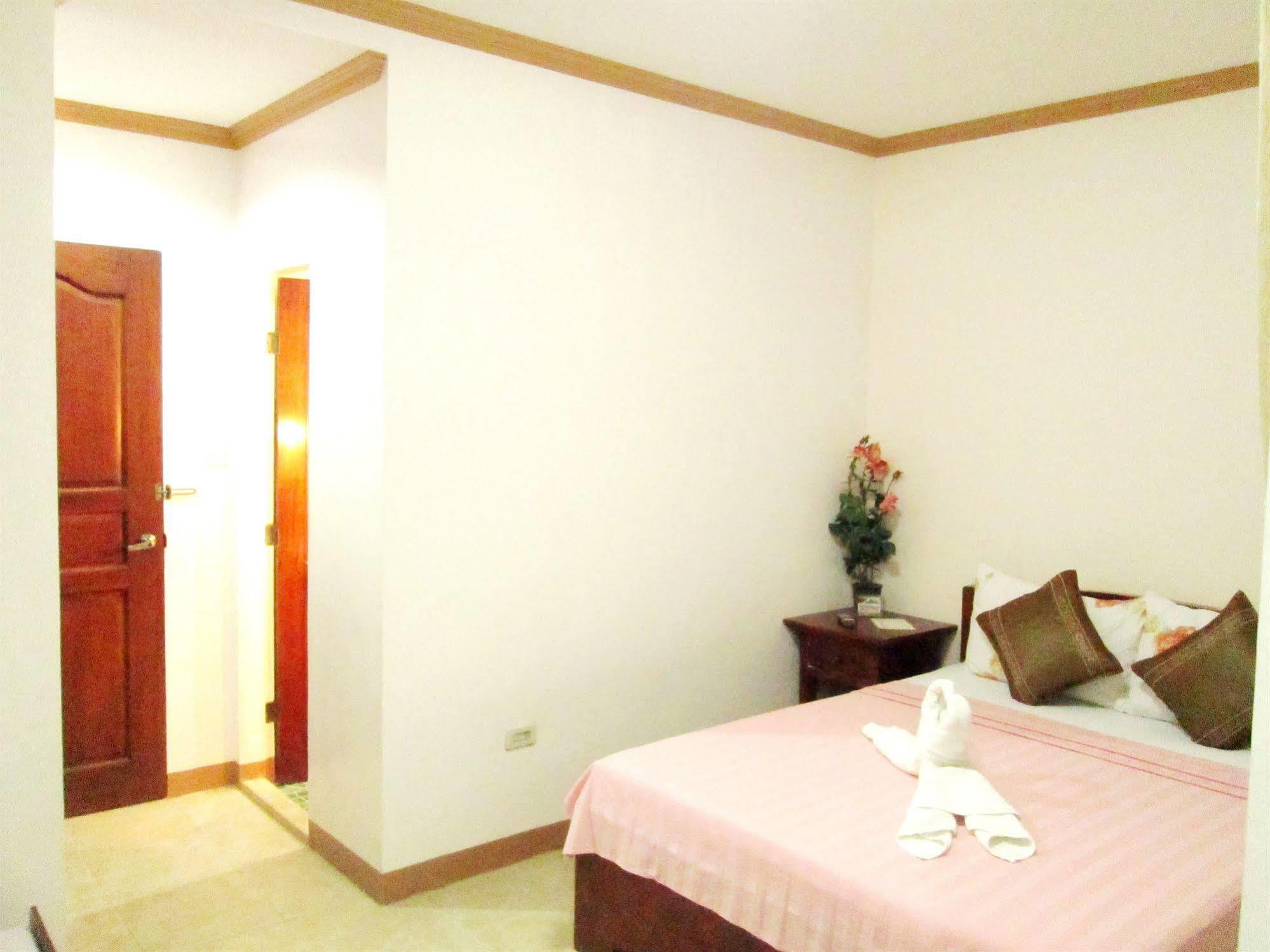 Casa D' Estrella Apartelle Balabag  Esterno foto