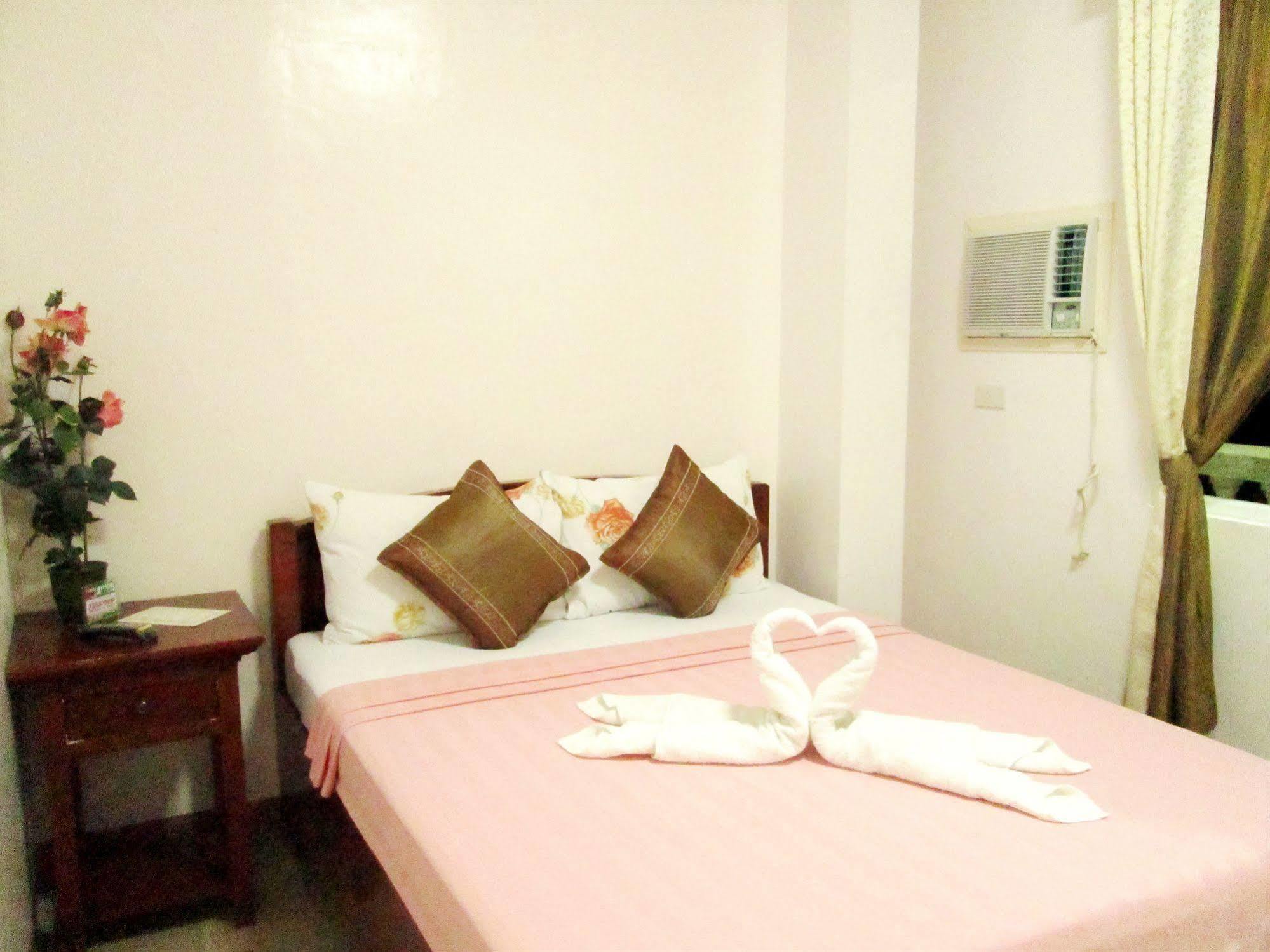 Casa D' Estrella Apartelle Balabag  Esterno foto