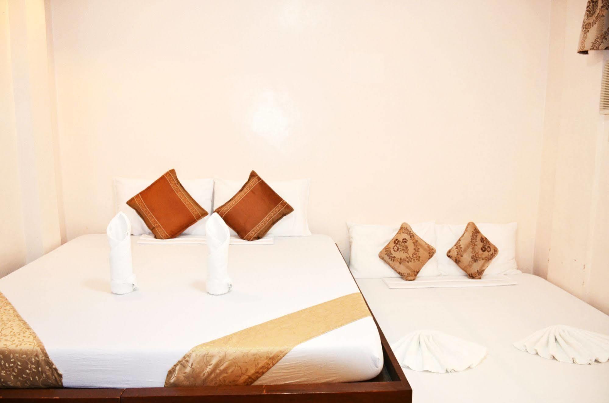 Casa D' Estrella Apartelle Balabag  Esterno foto