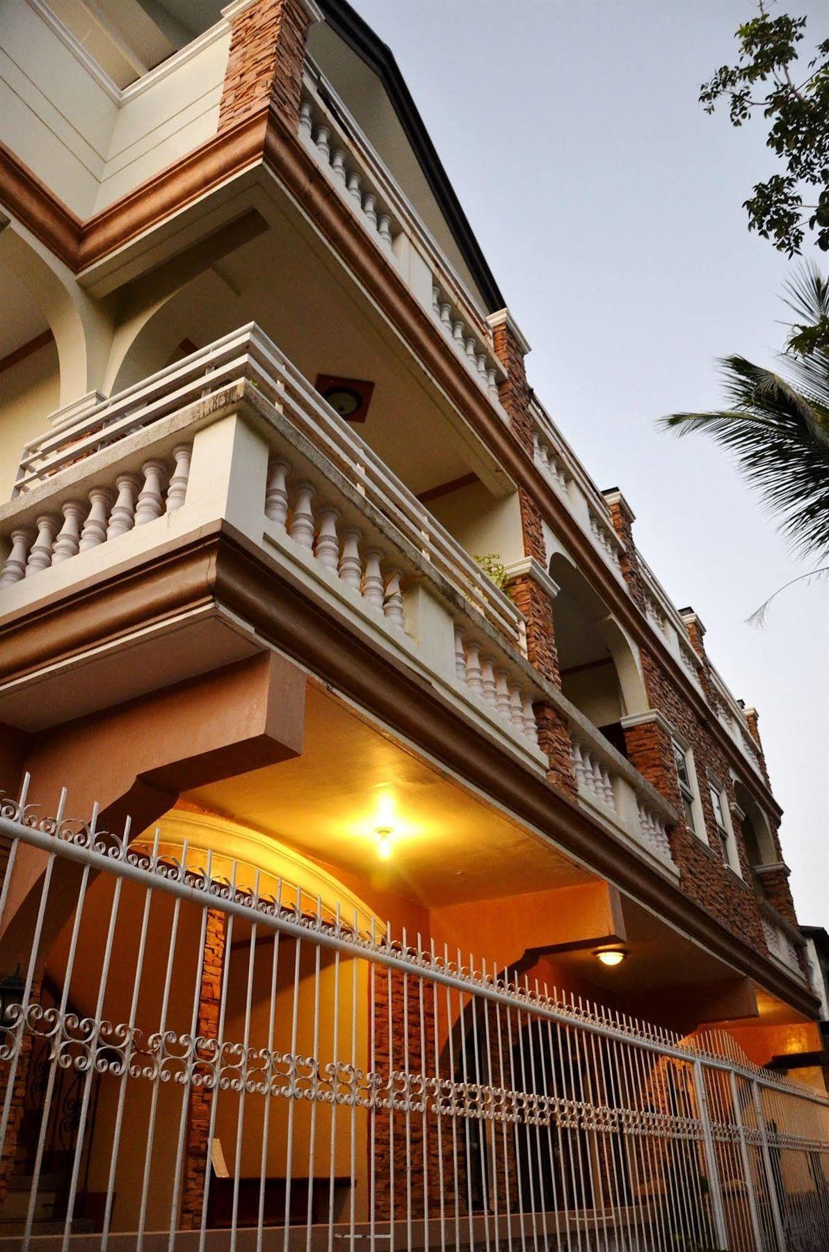 Casa D' Estrella Apartelle Balabag  Esterno foto