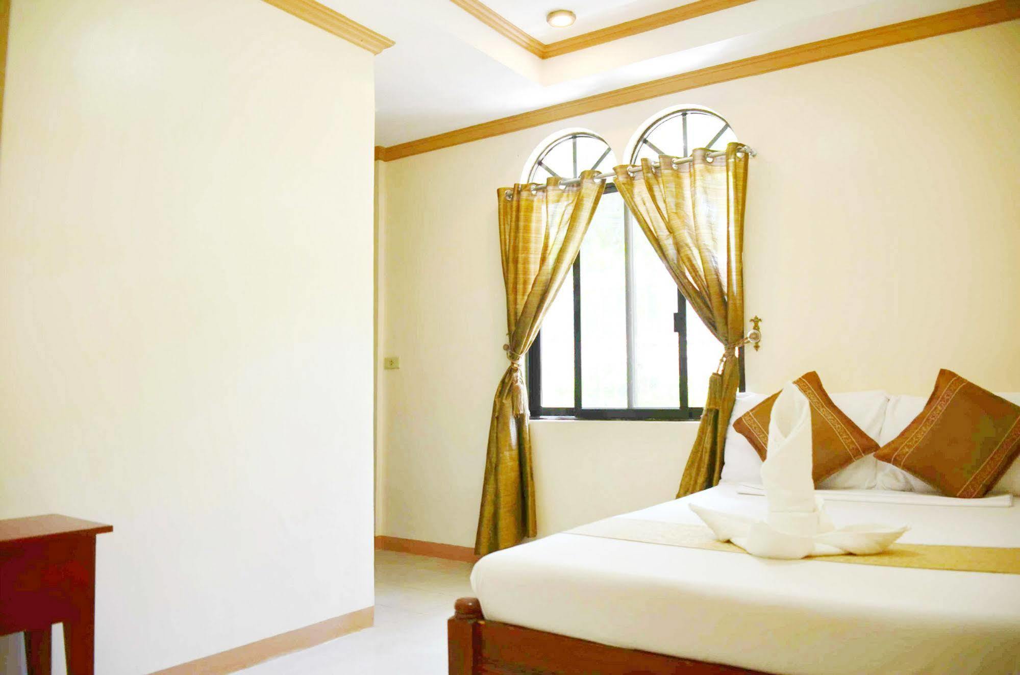 Casa D' Estrella Apartelle Balabag  Esterno foto