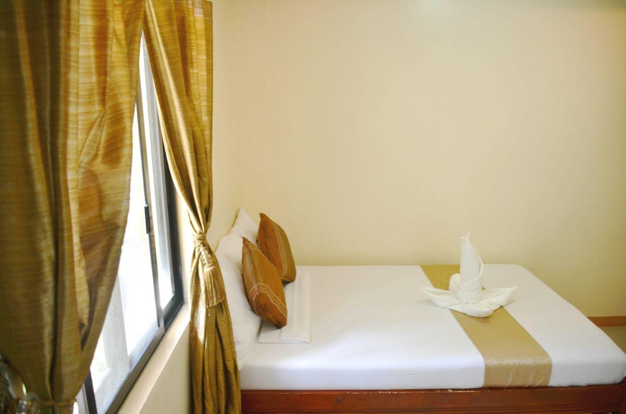 Casa D' Estrella Apartelle Balabag  Esterno foto