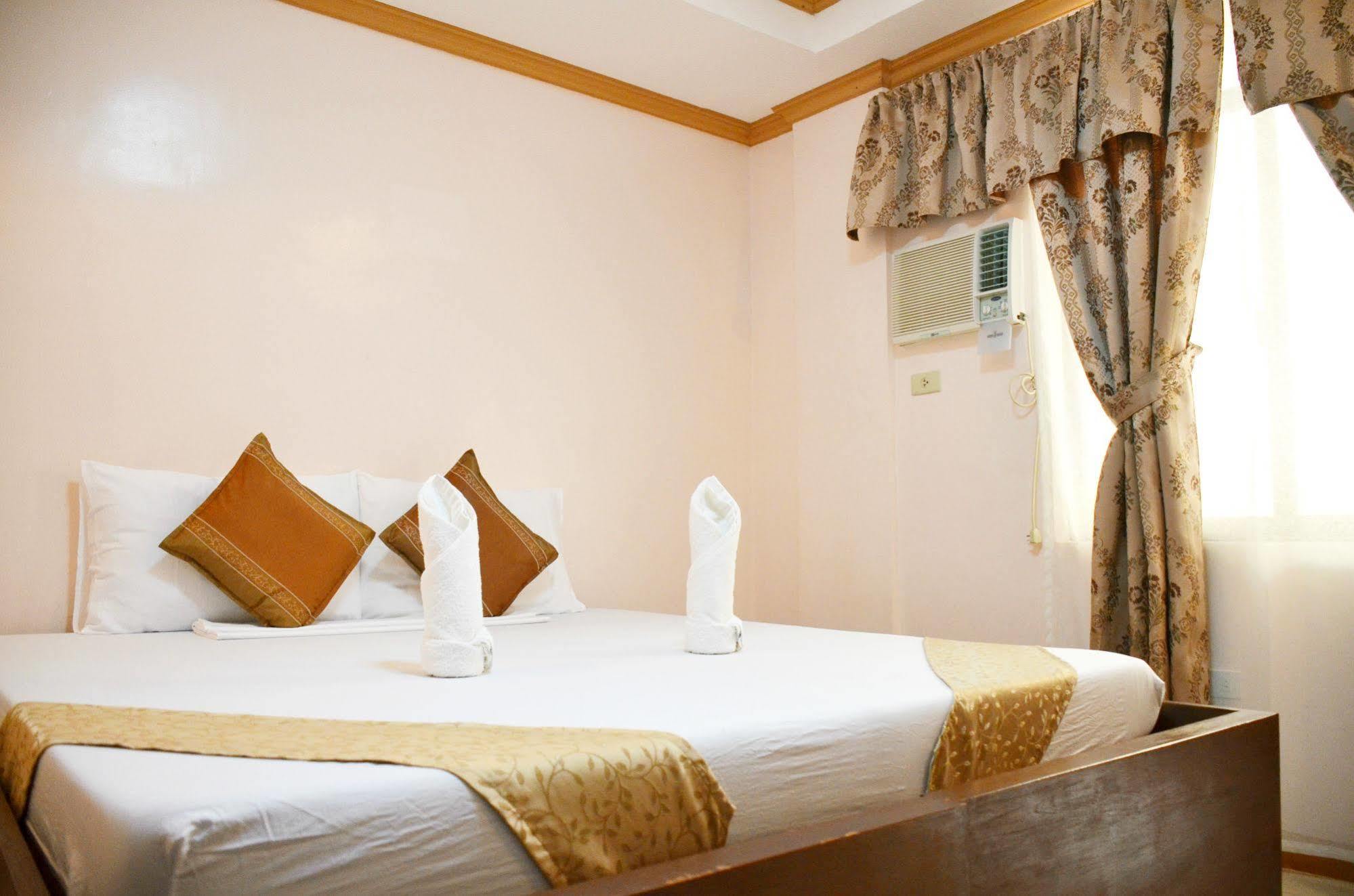 Casa D' Estrella Apartelle Balabag  Esterno foto
