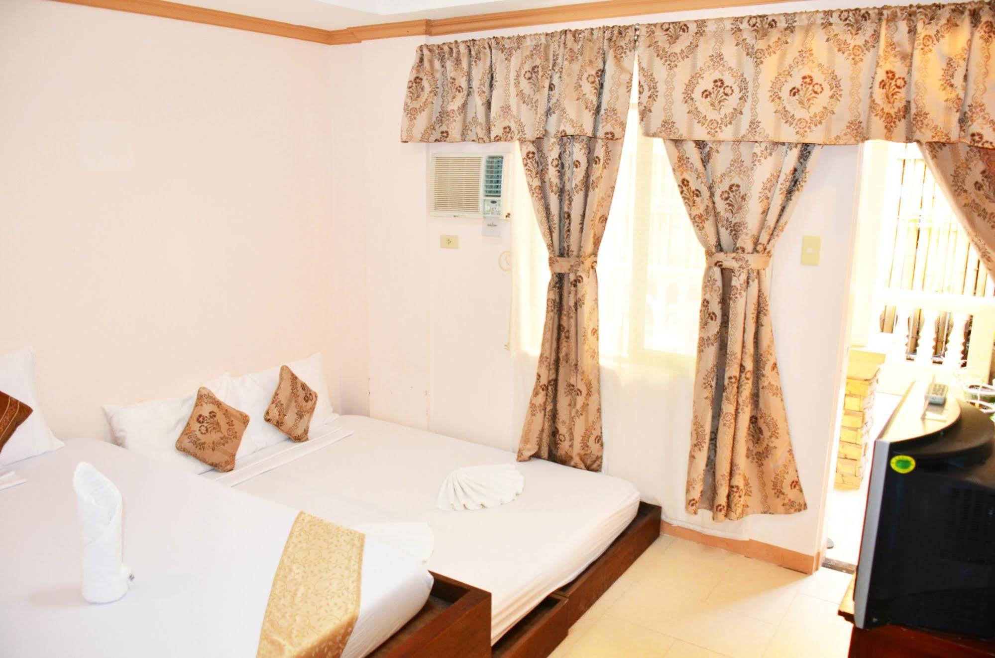 Casa D' Estrella Apartelle Balabag  Esterno foto