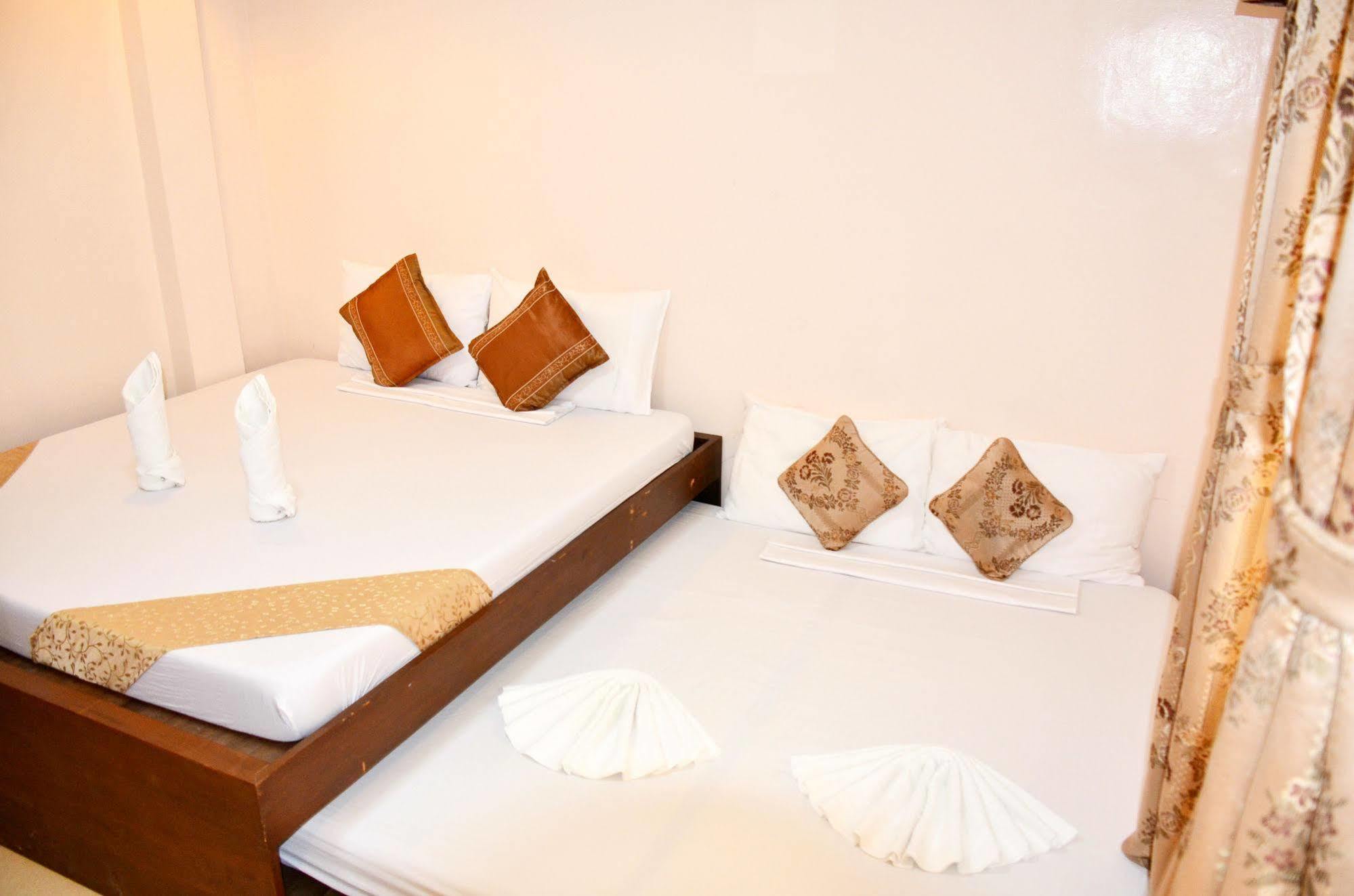 Casa D' Estrella Apartelle Balabag  Esterno foto
