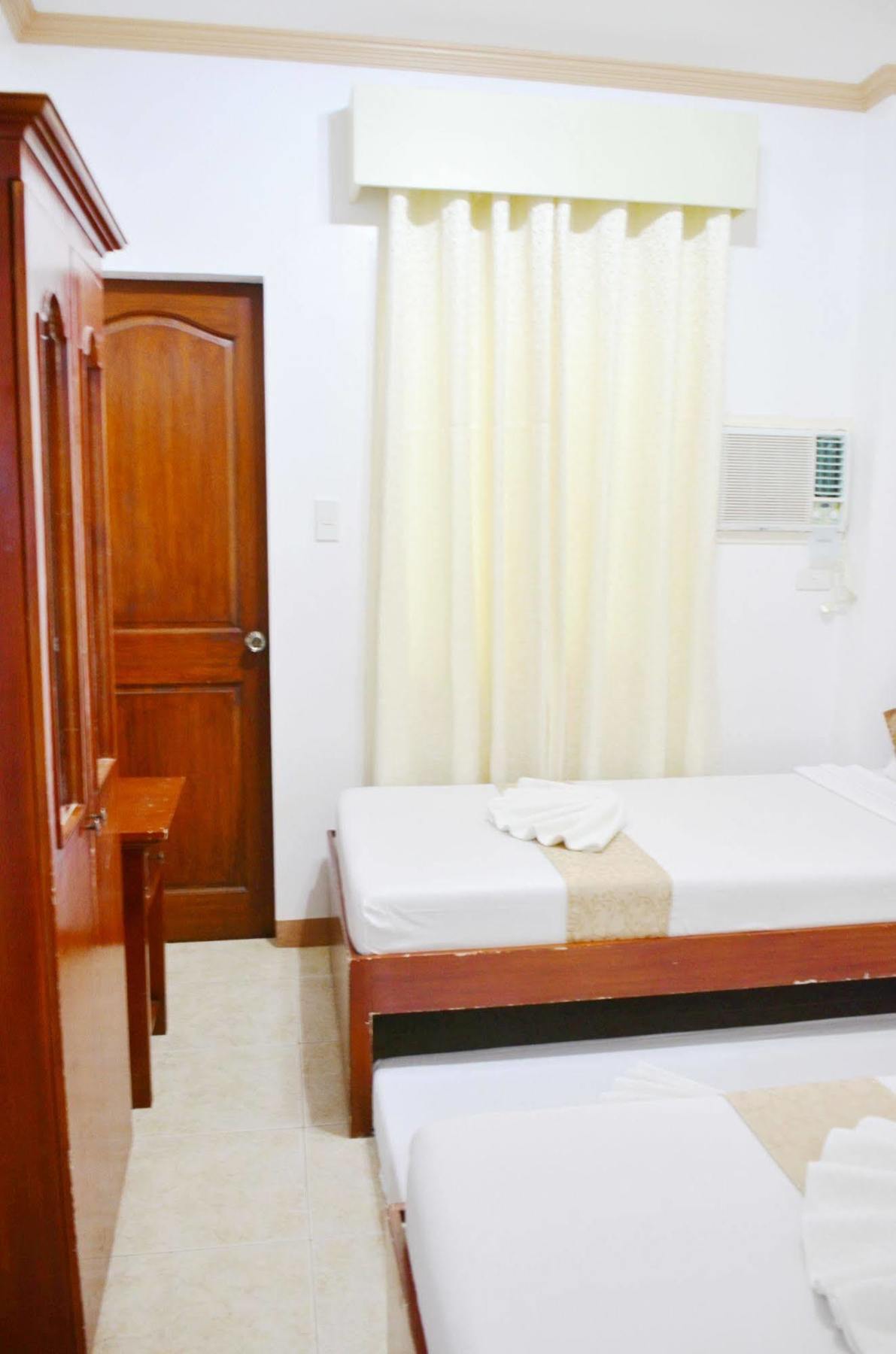 Casa D' Estrella Apartelle Balabag  Esterno foto