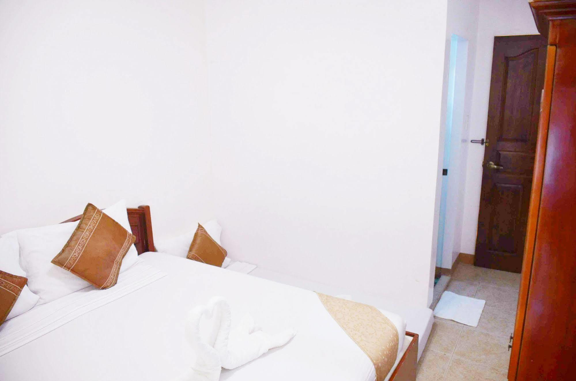 Casa D' Estrella Apartelle Balabag  Esterno foto