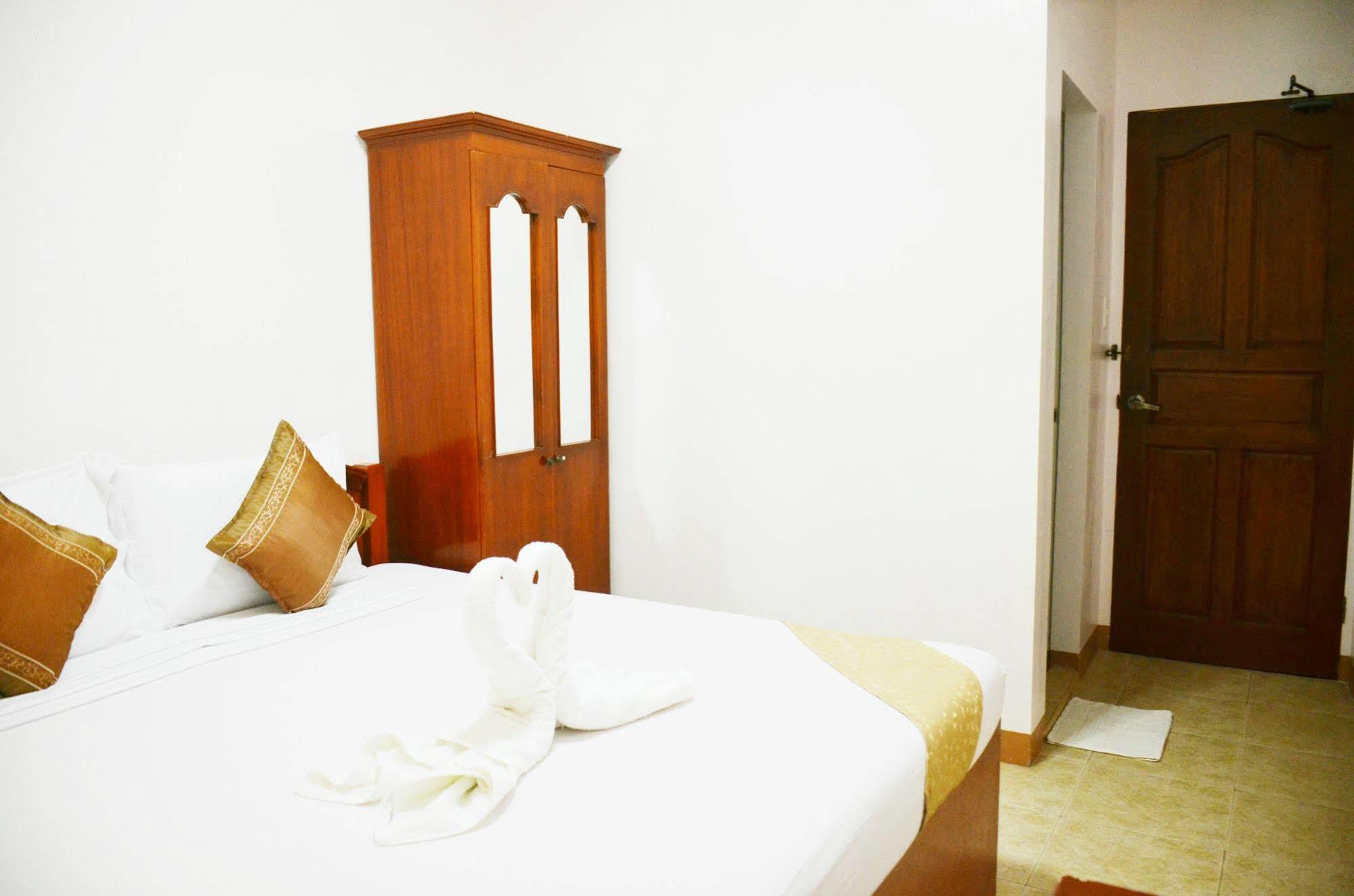 Casa D' Estrella Apartelle Balabag  Esterno foto