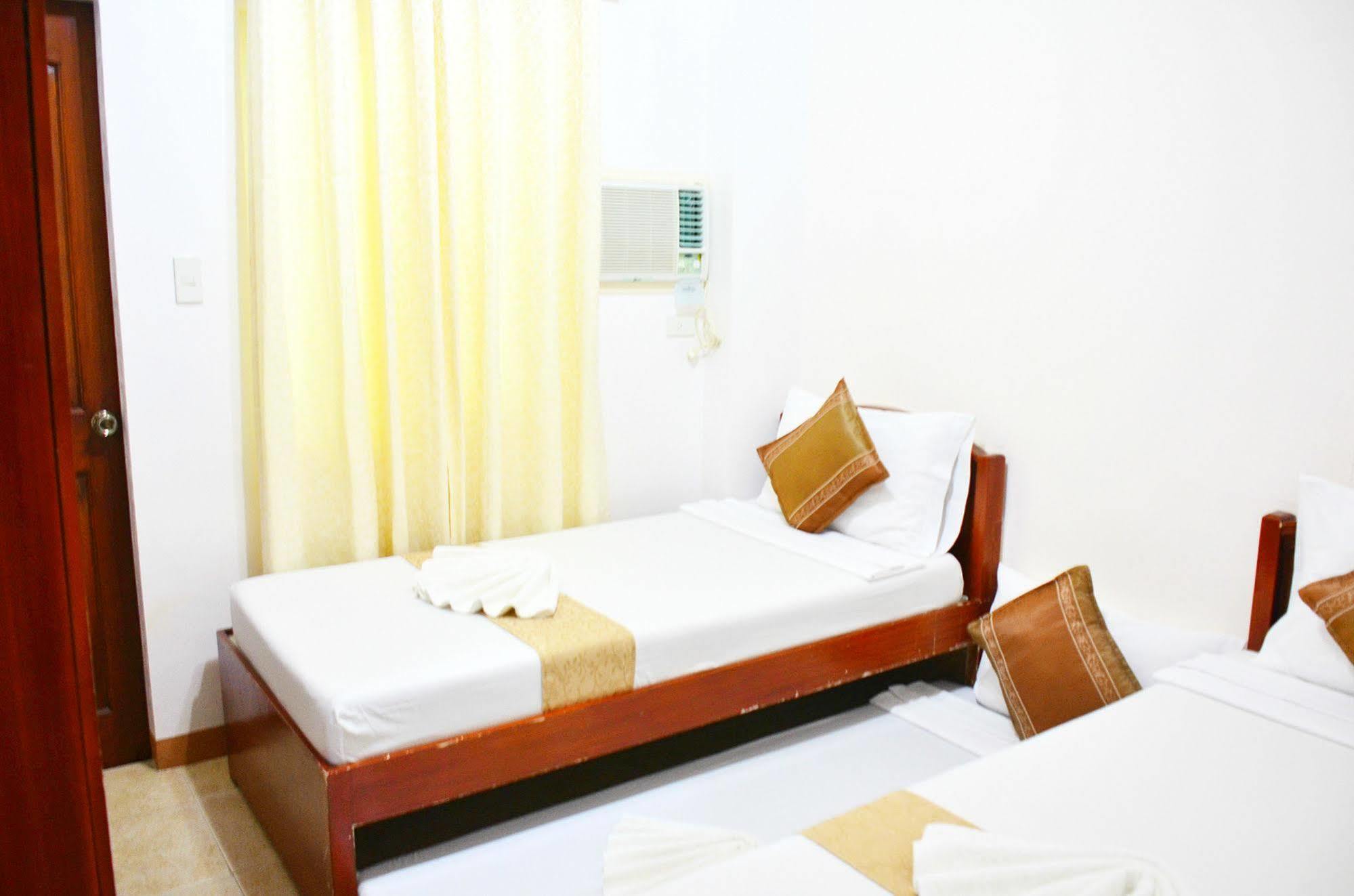 Casa D' Estrella Apartelle Balabag  Esterno foto
