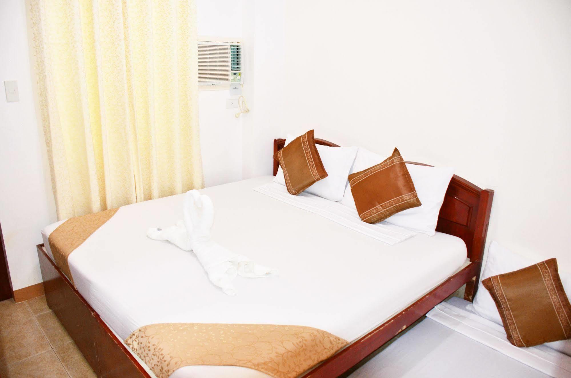 Casa D' Estrella Apartelle Balabag  Esterno foto
