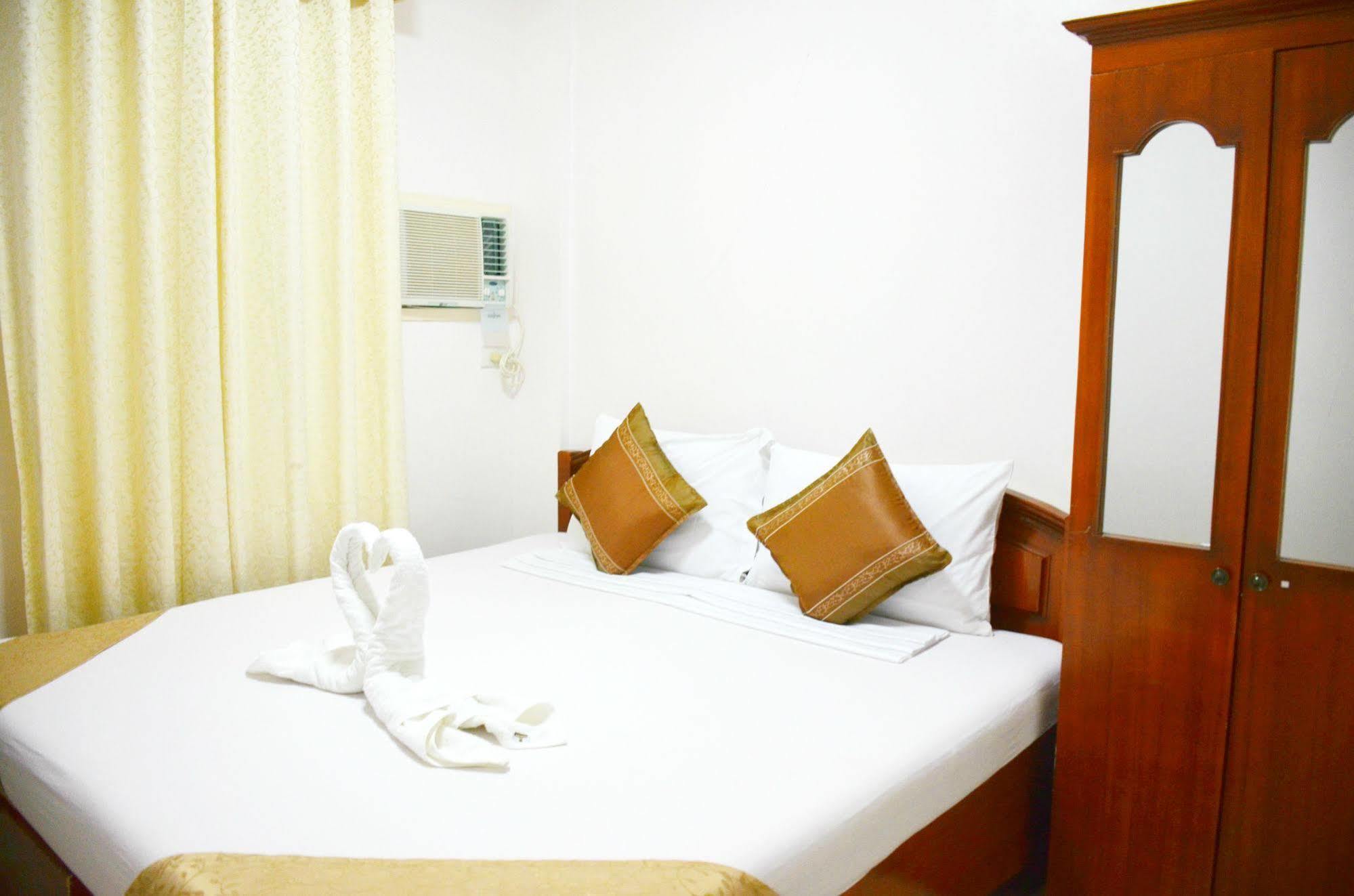 Casa D' Estrella Apartelle Balabag  Esterno foto