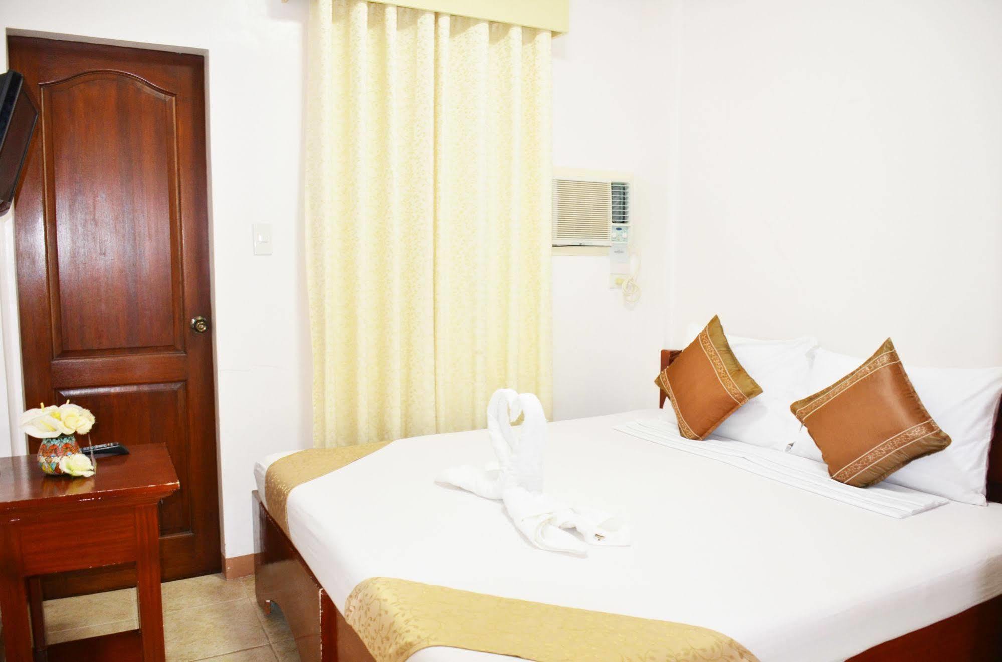 Casa D' Estrella Apartelle Balabag  Esterno foto