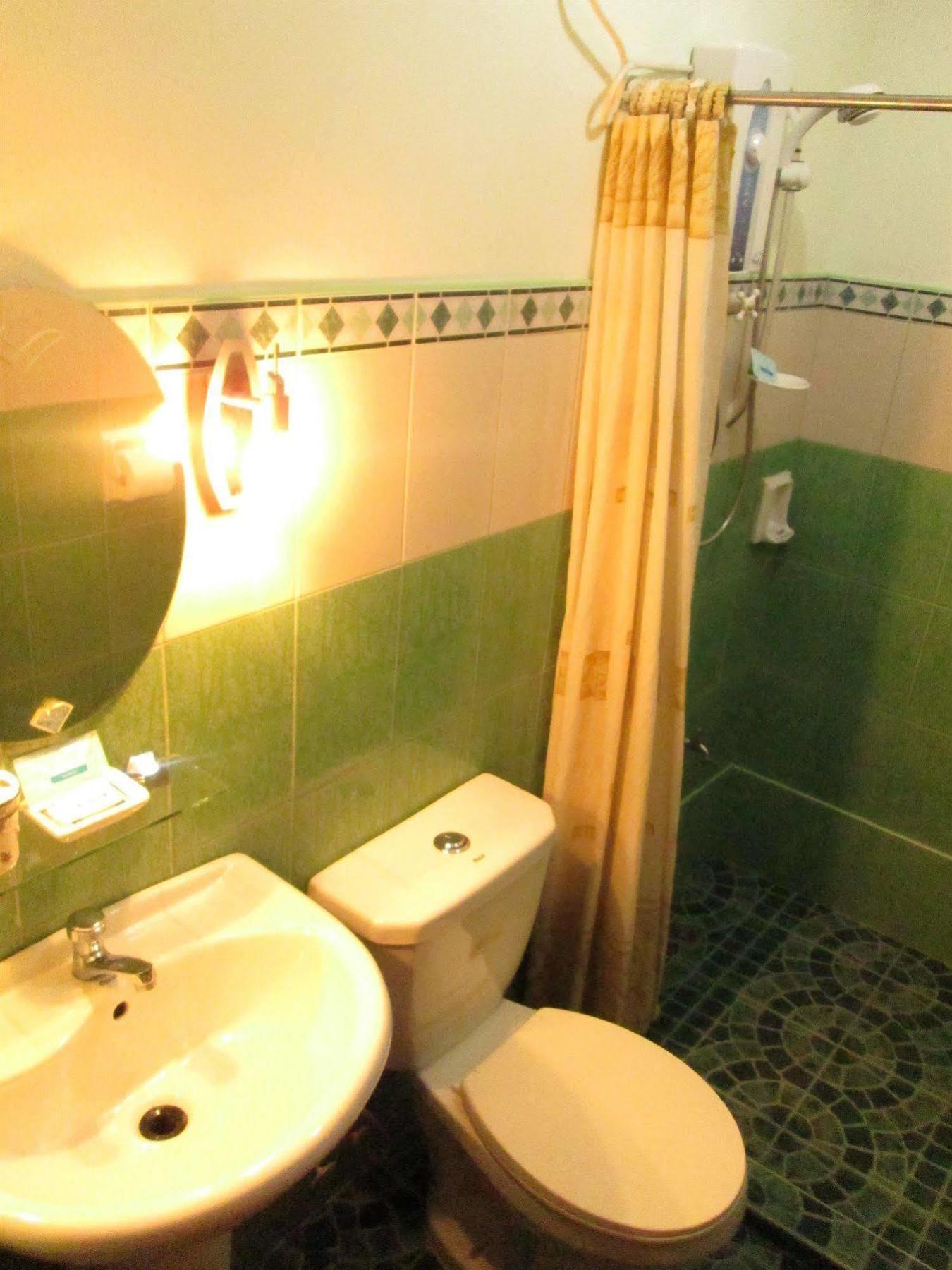 Casa D' Estrella Apartelle Balabag  Esterno foto