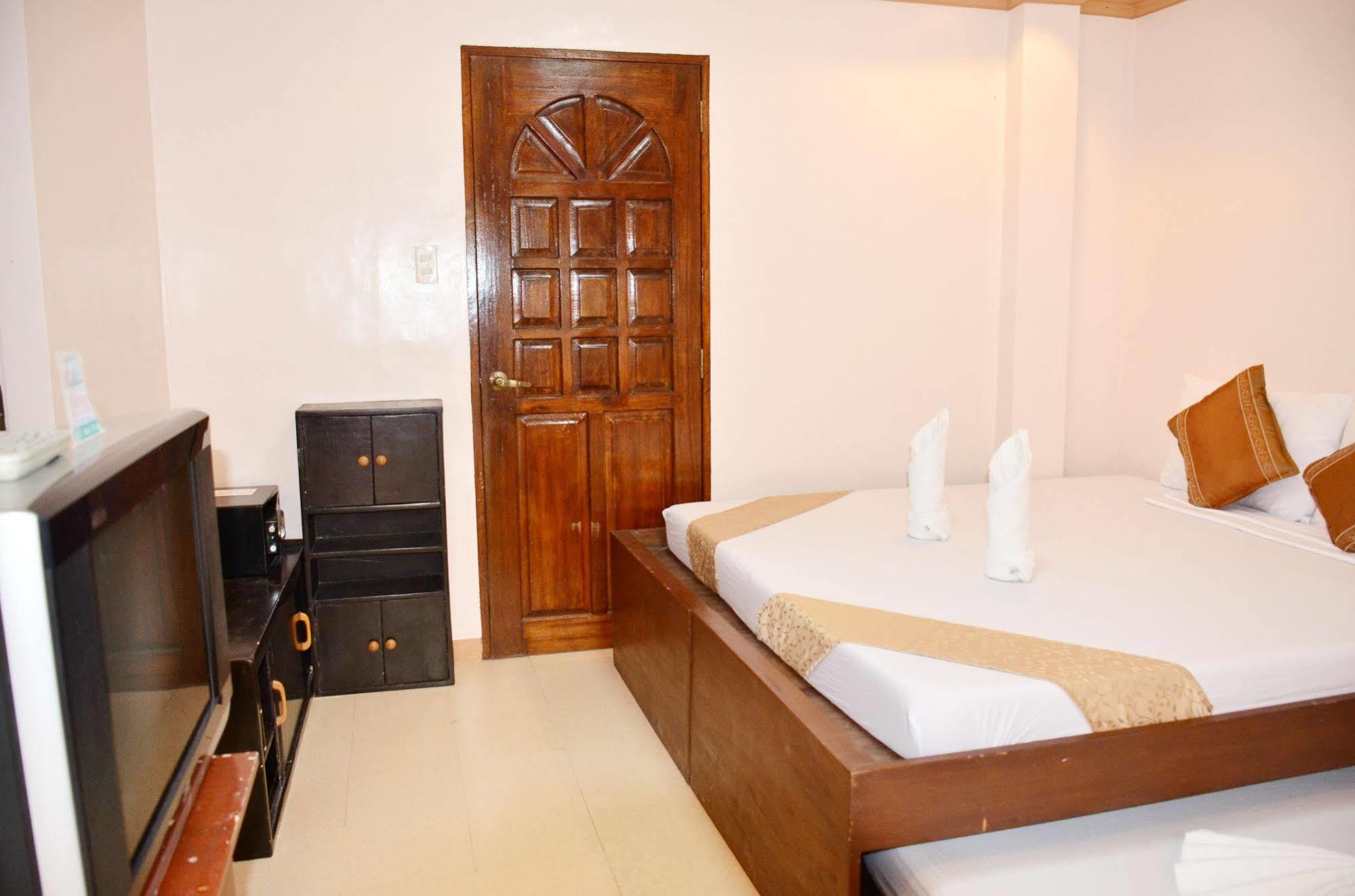 Casa D' Estrella Apartelle Balabag  Esterno foto