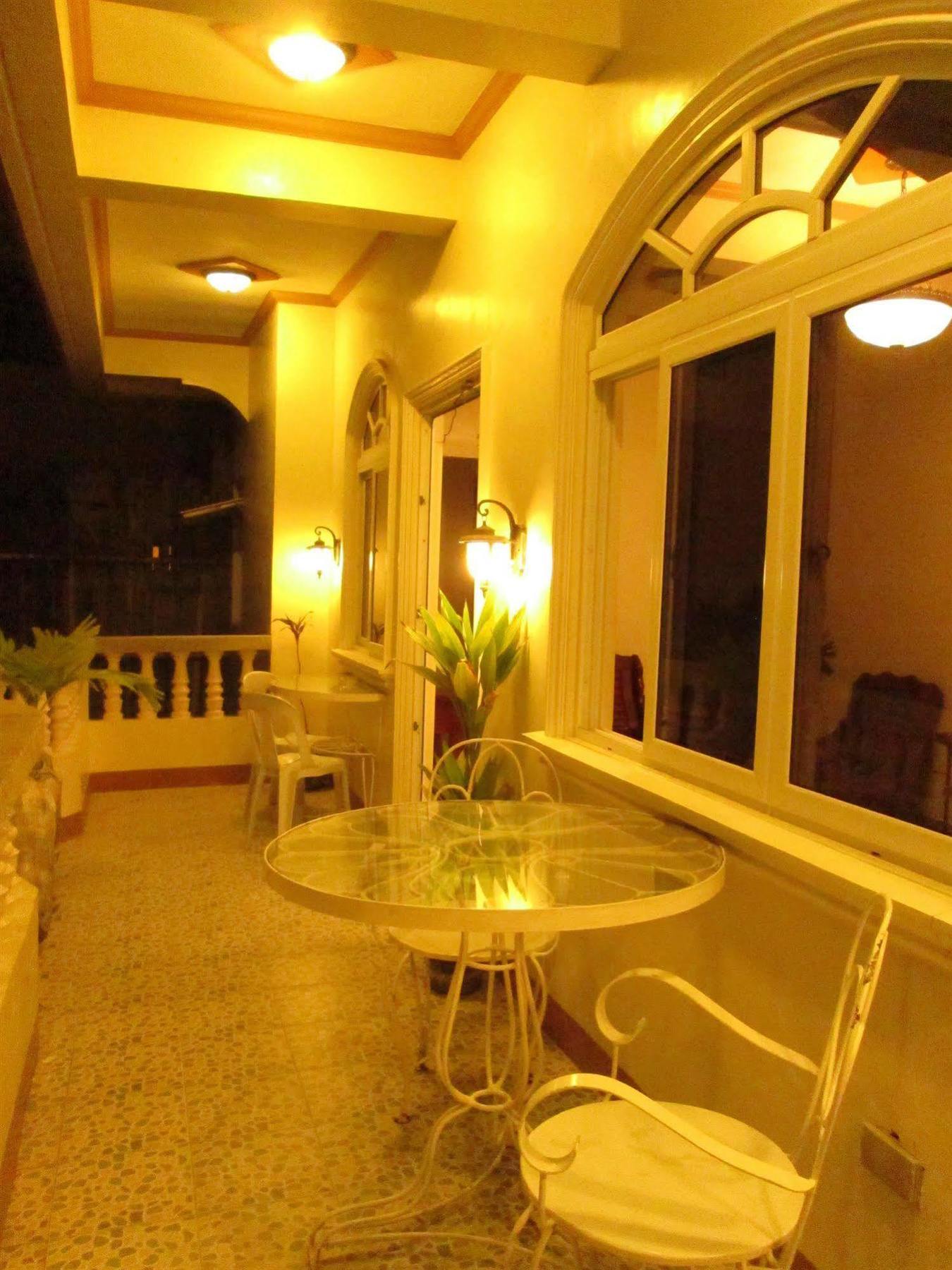 Casa D' Estrella Apartelle Balabag  Esterno foto