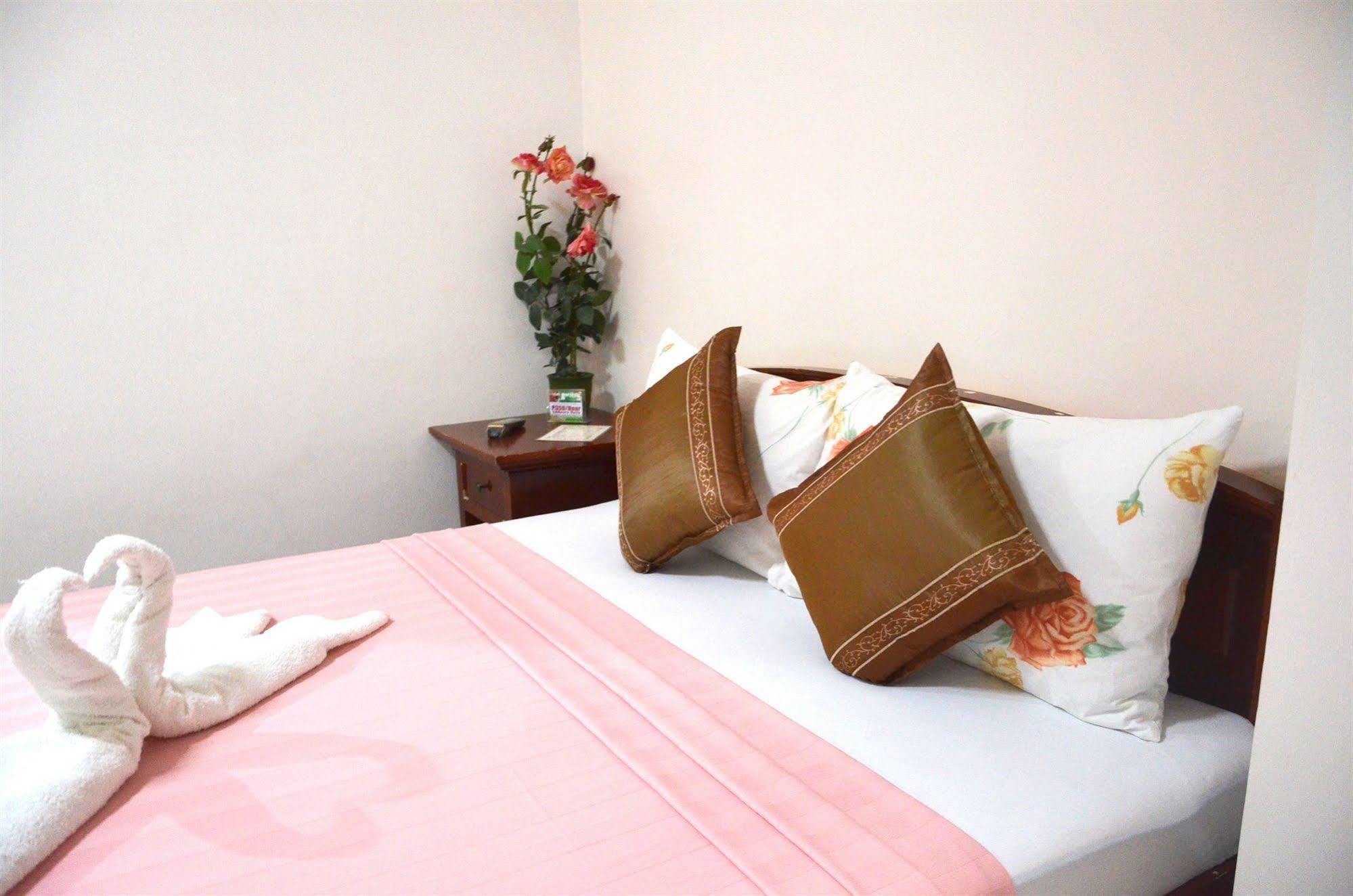 Casa D' Estrella Apartelle Balabag  Esterno foto