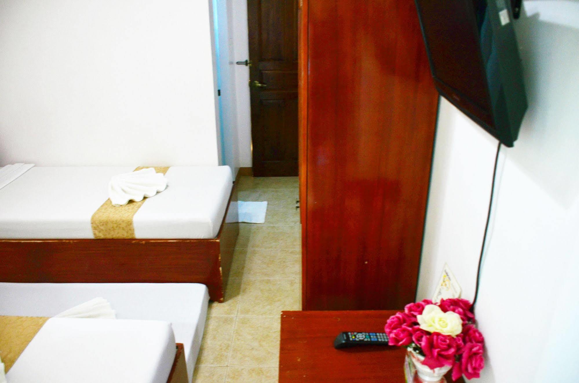 Casa D' Estrella Apartelle Balabag  Esterno foto